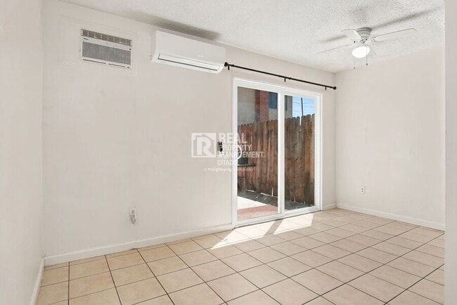Photo - 3009 Canyon Crest Dr Unit A