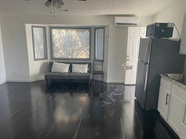 Photo - 521 Hoyt St Unit 2