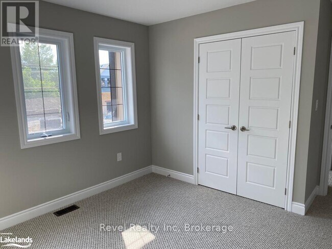 Photo - 1050 Wright Dr