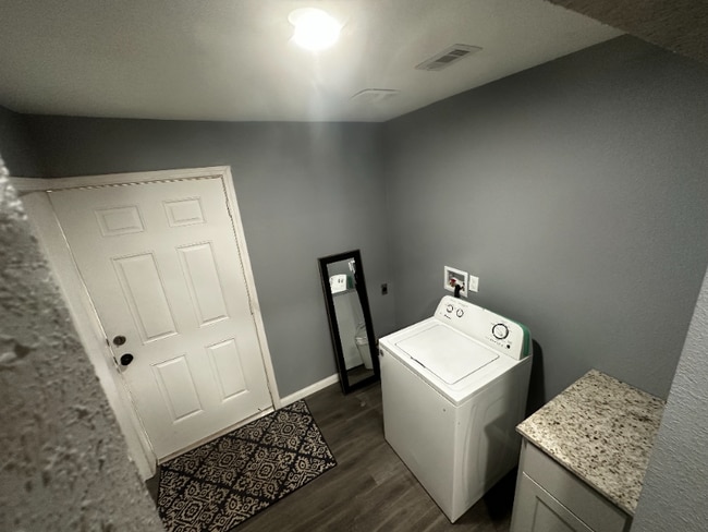 Photo - 8906 Lockwood Dr