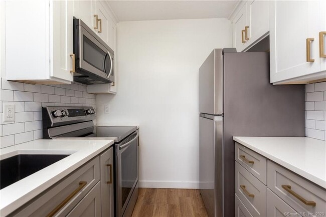 Modern finishes - 188 Flax Hill Rd Unit C3