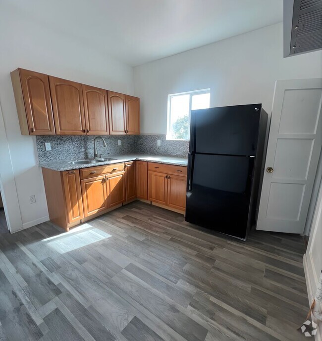 Building Photo - 633 W 53rd St Unit 635 1/2 Rental