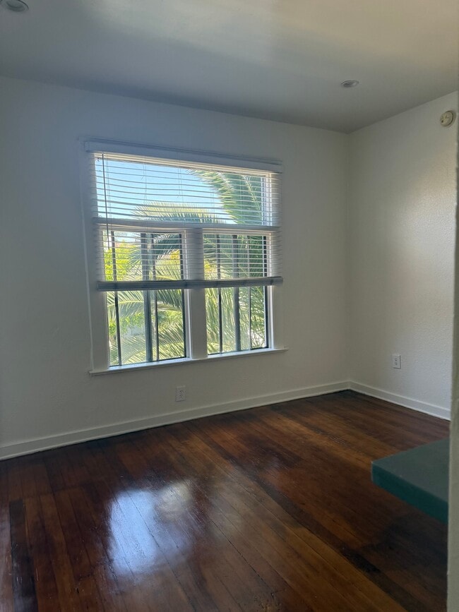 Photo - 1114 N Poinsettia Pl Unidad 8