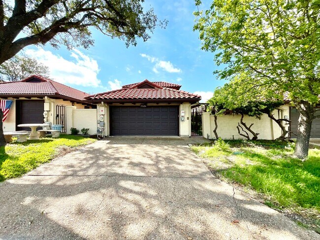 Photo - MOVE IN SPECIAL 2 Bedroom Garden Style Villa Home In A Prime Location – Near Shopping & Dining!