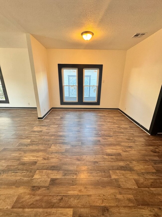 Photo - 3 bedroom newly remodeled