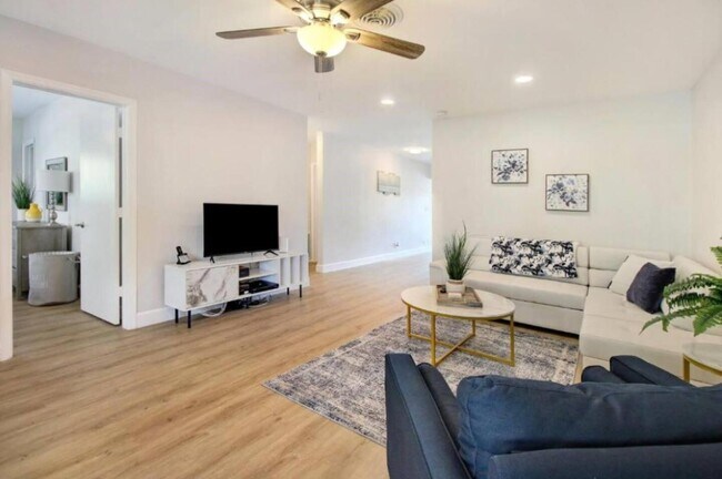 Photo - 5720 NE 27th Ave