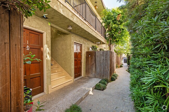 Lido Apartments - 1415 Bundy Dr