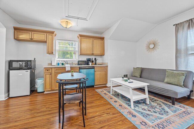 Photo - 1267 Atlantic Dr NW Unidad Atlantic B Studio