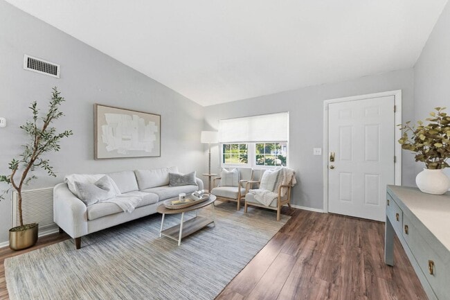 Photo - 4111 Whiting Dr SE