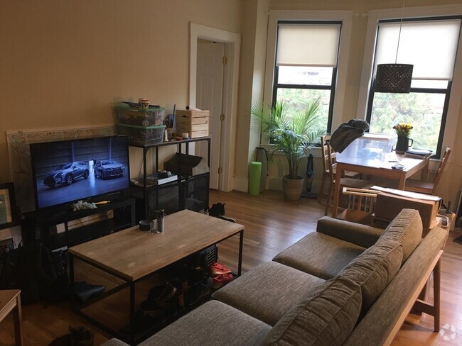 Building Photo - 591 Beacon St Rental