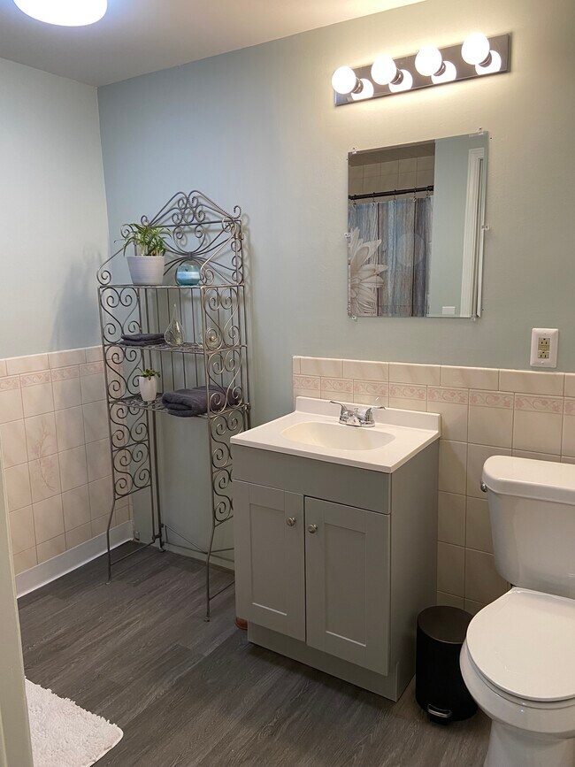 423 W Dryden Rd
