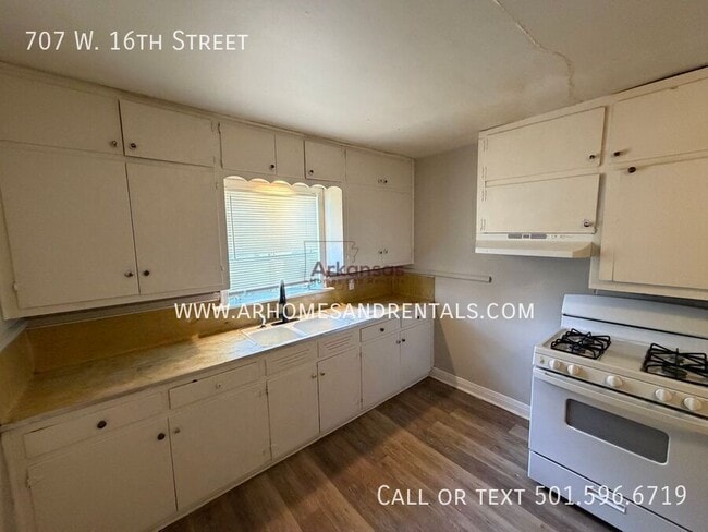 Photo - 707 W 16th St