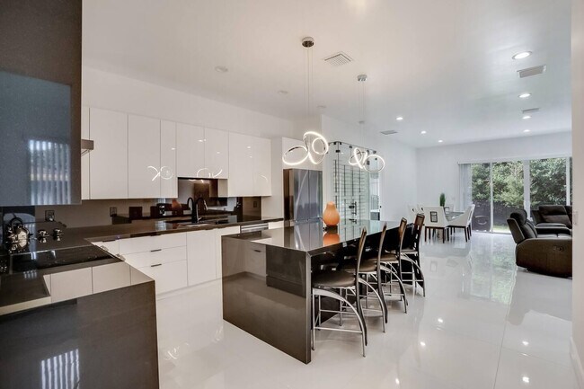 Photo - 2962 NW 10th Ct