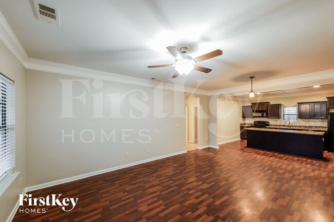 Photo - 601 Enclave Ln