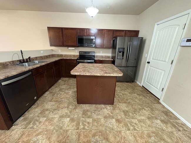 Photo - 3 Bed 3 Bath Townhome Minutes From Fort Carson, Peterson, and Schriever SFB!!!