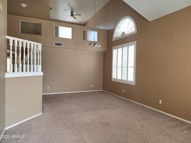 6652 W Rose Garden Ln