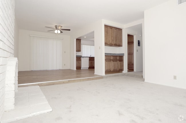 2BR, 2BA - 1100 SF