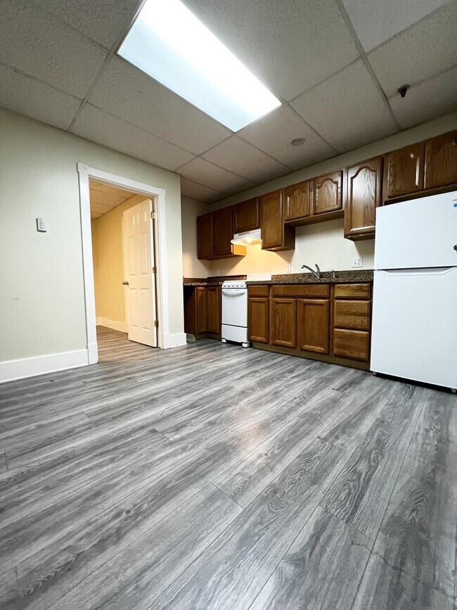 Photo - 696 Main St Unidad B3