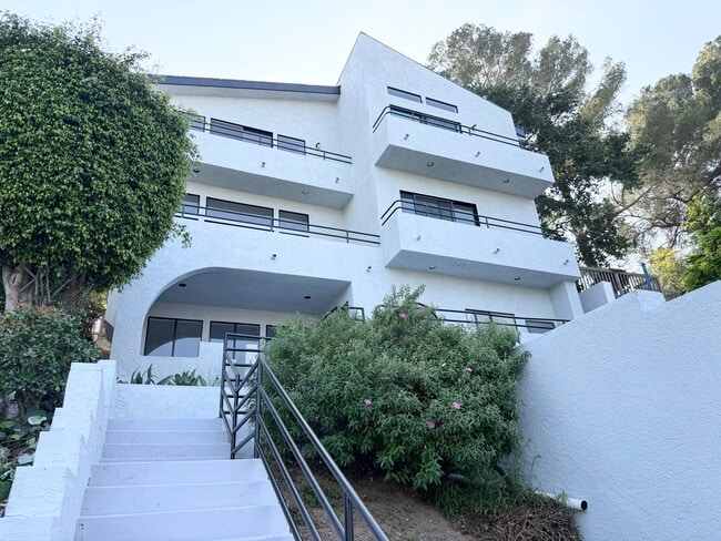 Photo - 1425 Columbia Dr