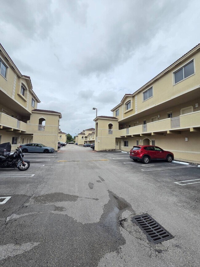 Building Photo - 7989 NW 8th St Unit 108D