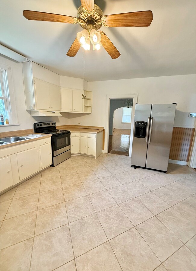 Photo - 307 N Clinton St