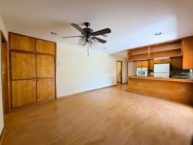 Photo - 1124 Harrison Ln