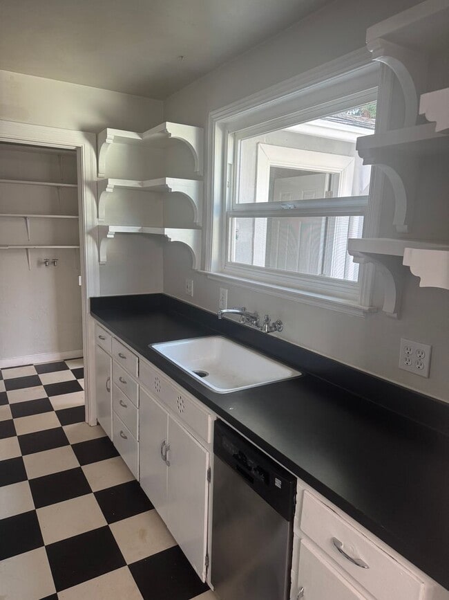 Photo - 2572 Russell St Unit A