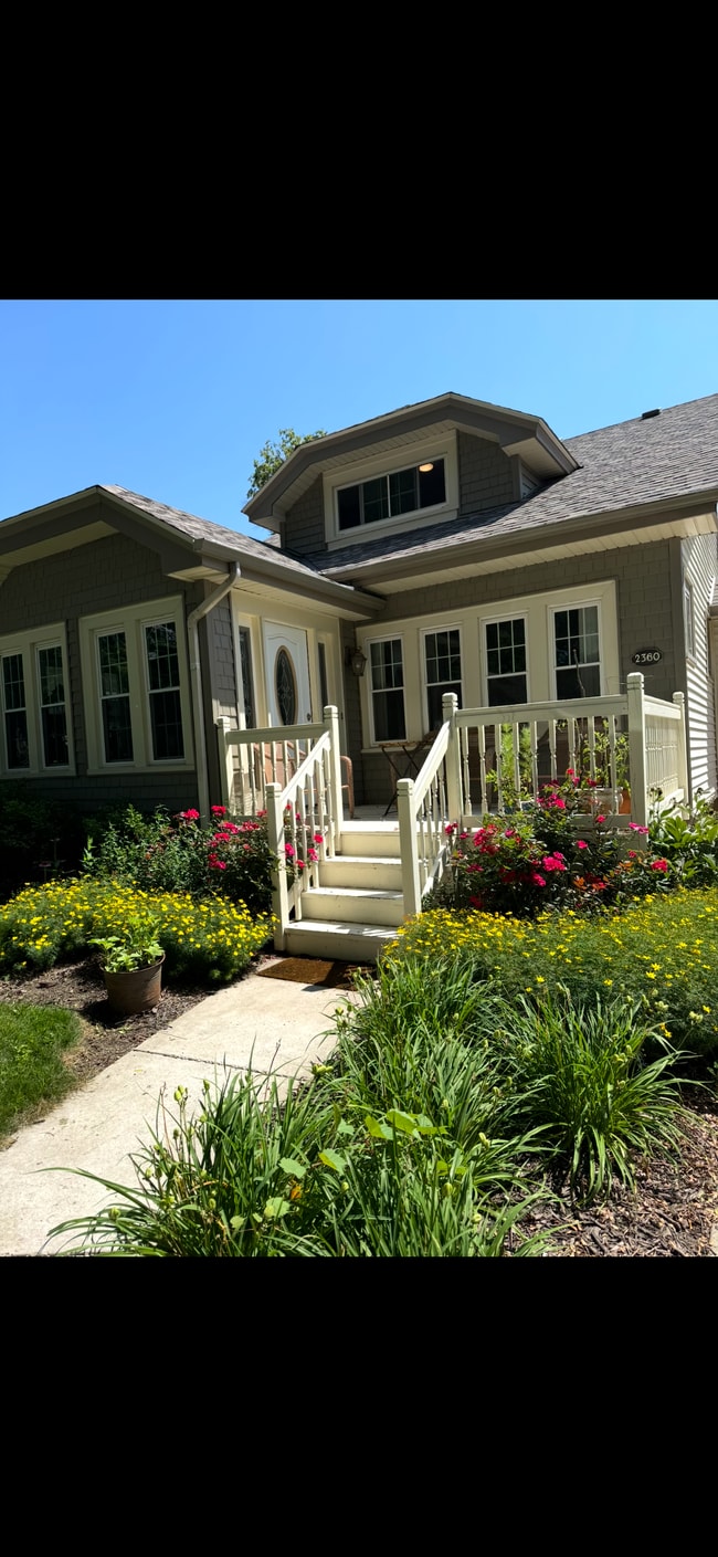 Building Photo - 2362 N 69th St Unit Upper flat