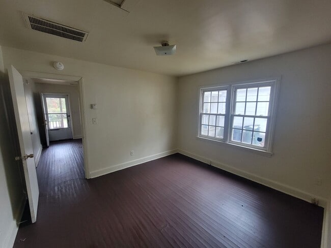 Photo - 2 Bedroom 1 Bathroom Duplex!