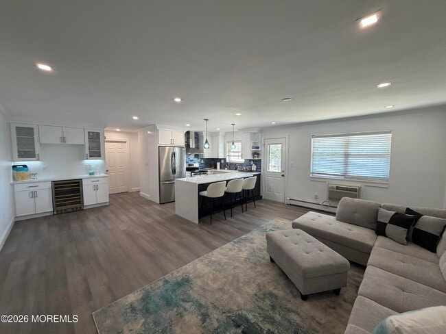 Photo - 135 Wharfside Dr