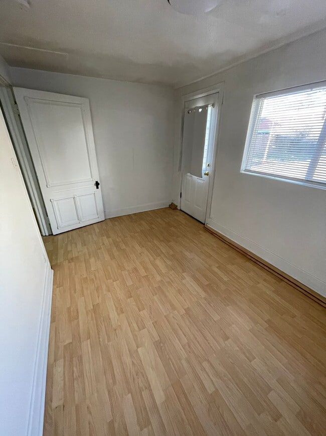 Photo - Pet Friendly 2 bedroom Apartment in SLC avenues Unit #2