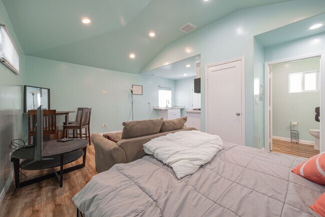 Photo - Super cute fully furnished studios now ava...