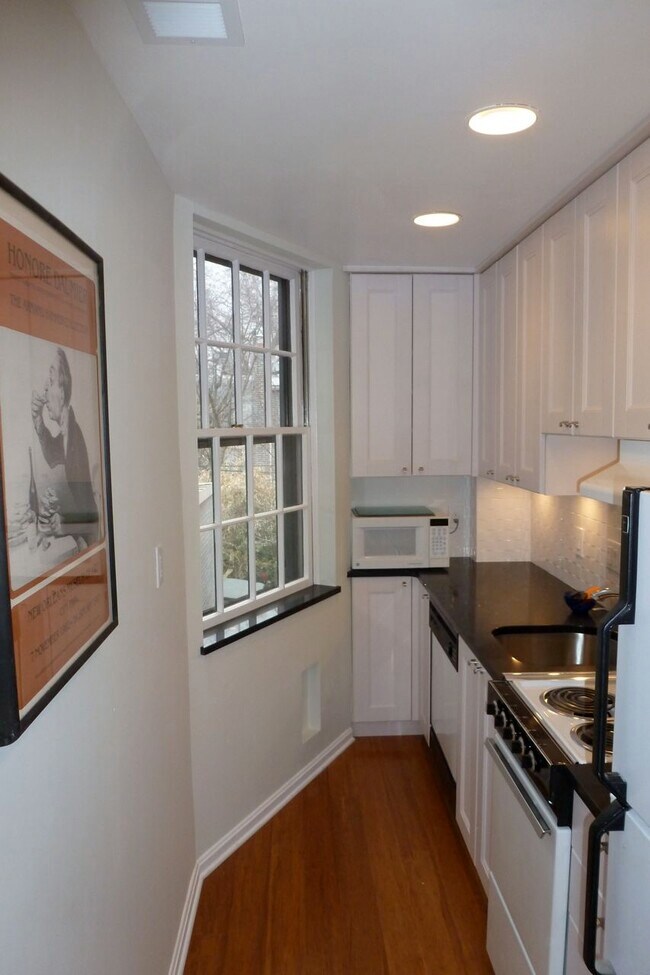 Photo - 1113 C St SE