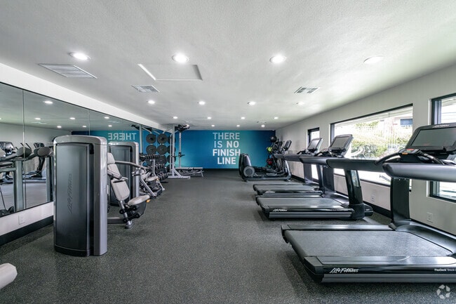 Gimnasio - Pacific Pointe Apartments