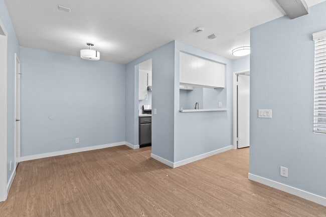 Photo - 533 E 11th St Unidad 06