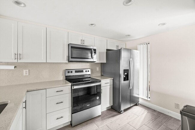 Photo - 17 Royal Palm Way Unidad 103