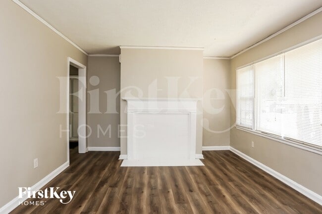 Photo - 1924 Shirley St SW