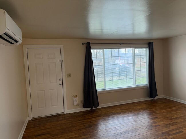 Photo - Updated 2 bedroom 1 bathroom house in Springfield!