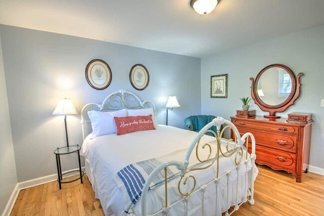 Photo - 201 Springdale Rd