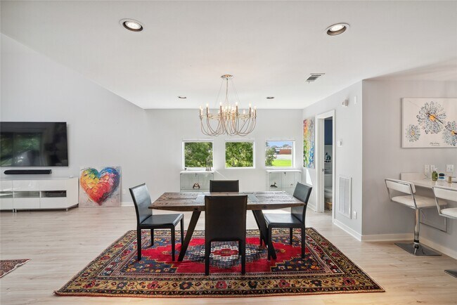 Photo - 2433 Wentworth St