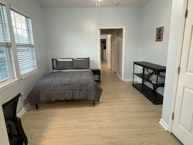 Photo - 3030 Toulouse St