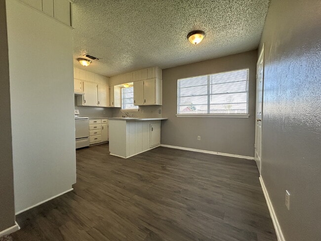 Photo - House Located Within Minutes Of Hospital D...