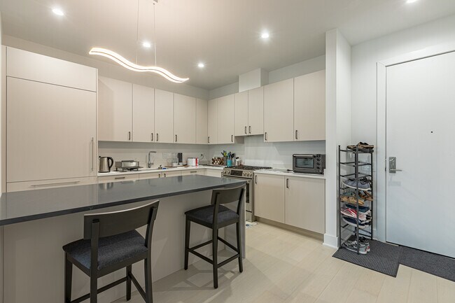 Photo - 1701 W Webster Ave