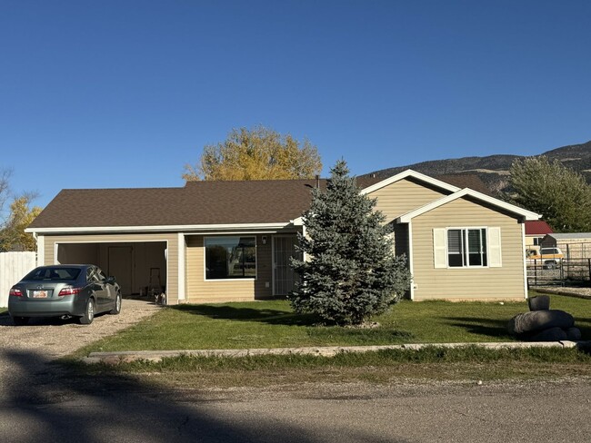 Building Photo - Ranch Rambler in Enoch