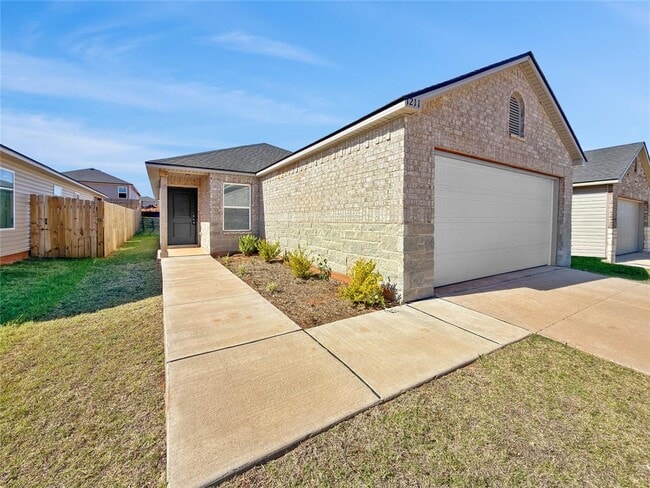 Photo - 1211 Clydesdale Dr