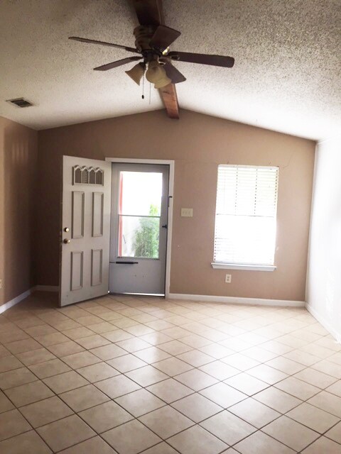 Photo - 800 Kimberly St