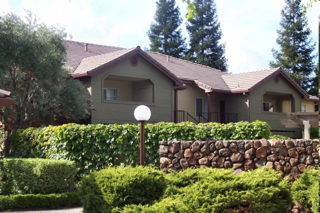 Building Photo - Cobble Creek Rental