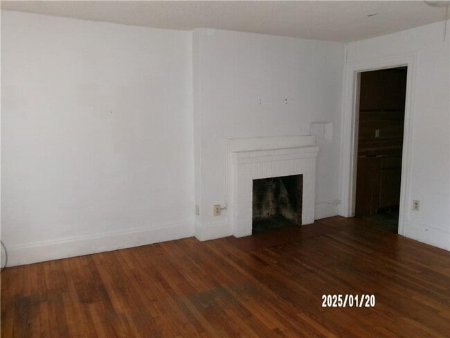 Photo - 100 Bowen St