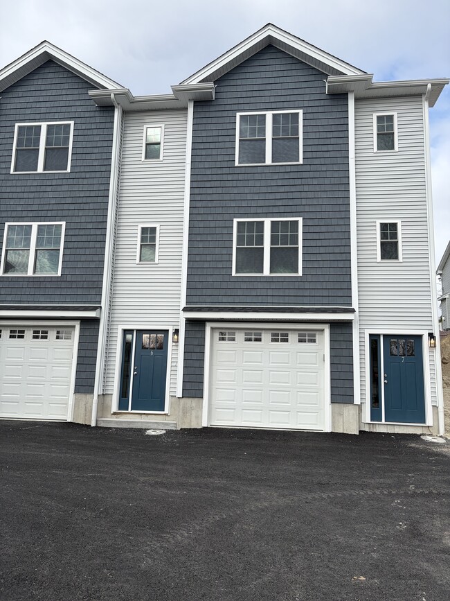 Photo - 93 Waterman Ave