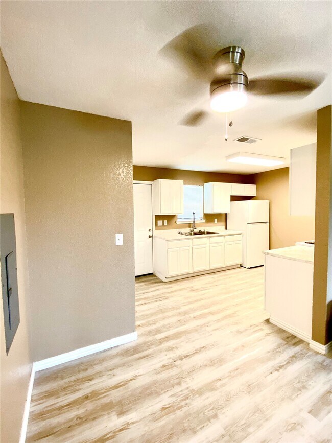 Photo - 411 Lindley Dr